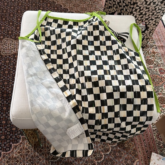 Mackenzie child 4 napkin holder, and apron - Picture 3 of 4